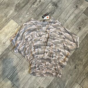 NWT IKY & Me XL Women's Camouflage Short Sleeve Button Up in Pink & Gray